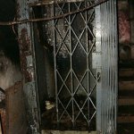 Kabine eines Aufzuges zu einem Kampfblock