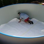 das Bodenschutzfließ wird verlegt