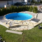 die ersten Quarzitpoligonalplatten liegen