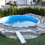 einmal rings herum die Platten gemörtelt